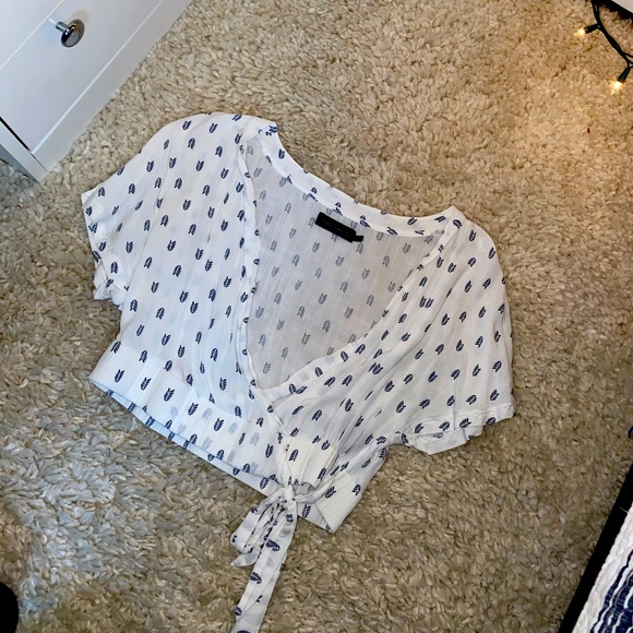Silver Jeans Tops - Cropped short sleeve v neck